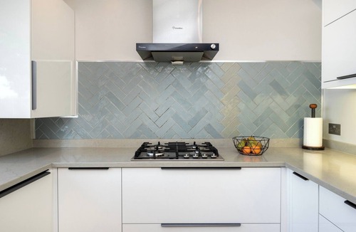 Bromley Common and Keston House | Tranquil 3-Bed Home with Garden View and Parking