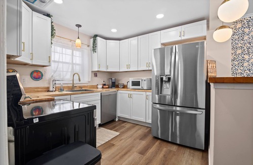 Tulsa House | Tranquil 3-bedroom 2 Bath, HotTub, Ping Pong, backs up to Park, hosting w/heart