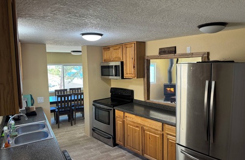 Huntington Cabin | Tranquil 3-bedroom cabin perfect for a relaxing Huntington getaway