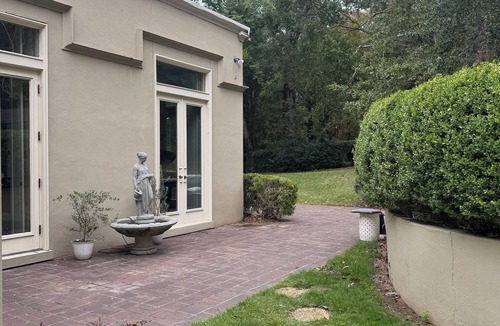 Montgomery House | Tranquil 3-bedroom house on a quiet cul-de-sac in Montgomery