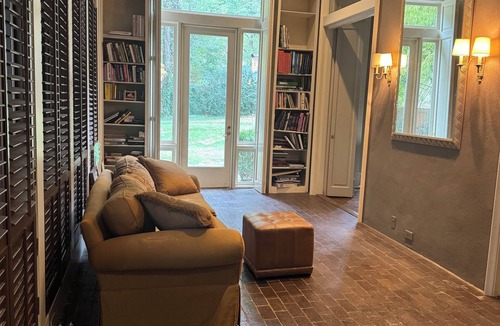 Montgomery House | Tranquil 3-bedroom house on a quiet cul-de-sac in Montgomery