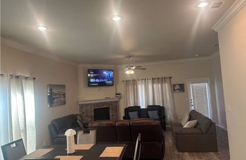 Midland House | Tranquil 3-bedroom house with AC in charming Midland