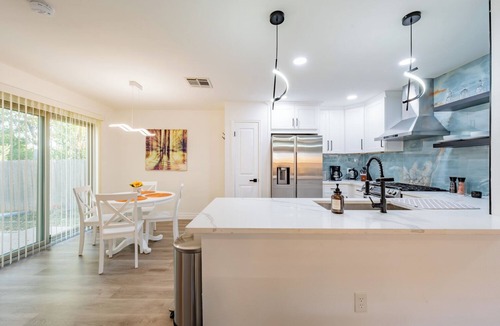 McNeil House | Tranquil 3-bedroom house in Austin with WiFi and AC