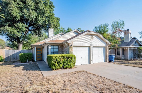 McNeil House | Tranquil 3-bedroom house in Austin with WiFi and AC