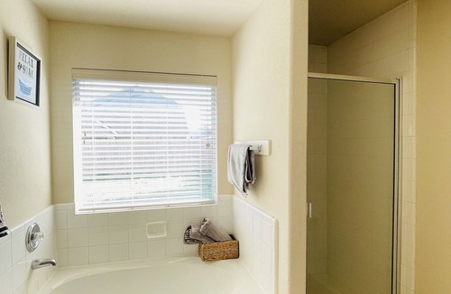 Porter House | Tranquil 3-bedroom house with AC in charming Porter - IAH