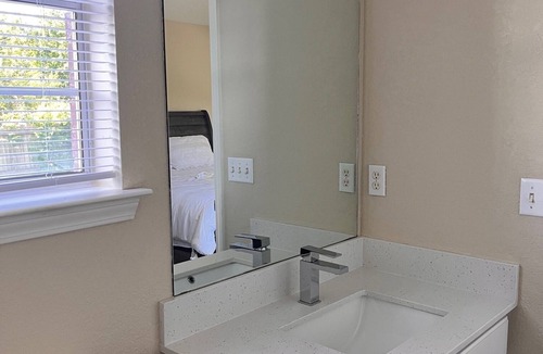 Fayetteville House | Tranquil 3-bedroom house with AC and Fire Place in charming Fayetteville