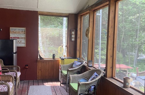 Rideau Lakes Cottage | Tranquil 3 bedroom waterfront cottage on private lake!
