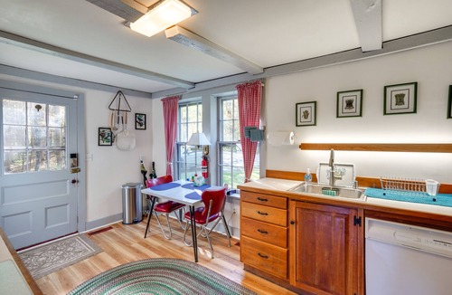 Glendale House | Tranquil 3 BR Stockbridge House w/Private Deck!