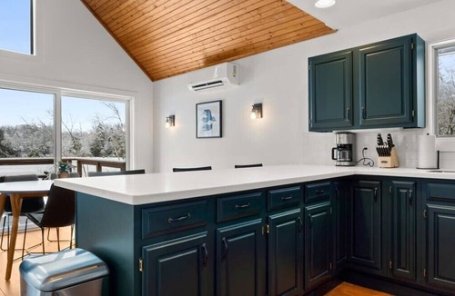 Becket House | Tranquil 3-BR Waterfront Retreat