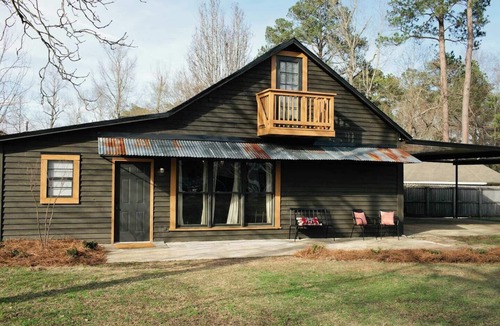 Millbrook Cabin | Tranquil 3BR Cabin Stay | Pool & Riverwalk Access