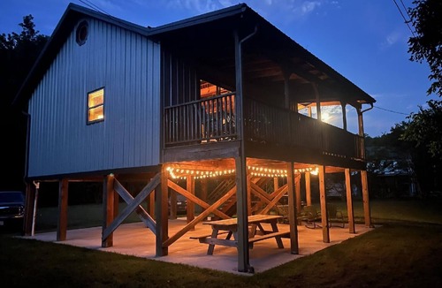 Goldbond Cabin | Tranquil 4 bed cabin in Pembroke