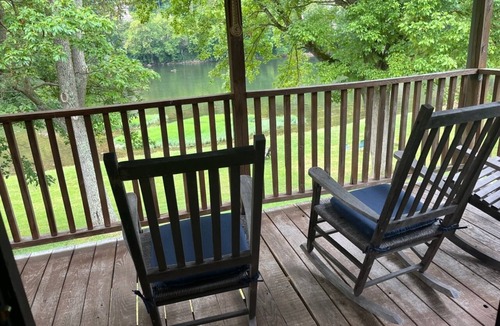 Goldbond Cabin | Tranquil 4 bed cabin in Pembroke