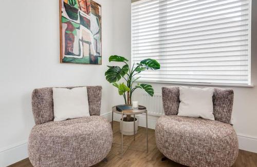 Oxford House | Tranquil 4-Bed Oasis Modern Chic House