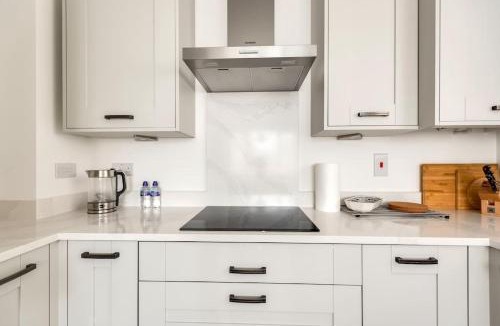 Oxford House | Tranquil 4-Bed Oasis Modern Chic House