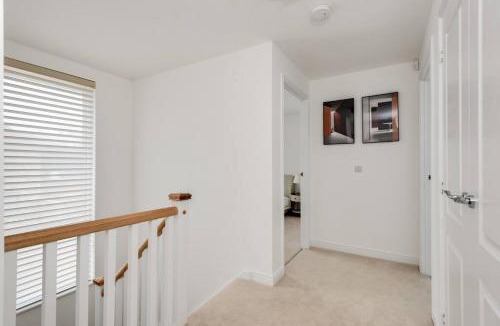 Oxford House | Tranquil 4-Bed Oasis Modern Chic House