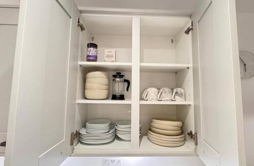 Oxford House | Tranquil 4-Bed Oasis Modern Chic House