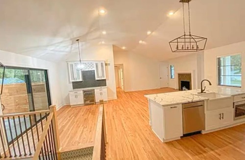 Leawood House | Tranquil 4-bedroom house with AC in charming Leawood