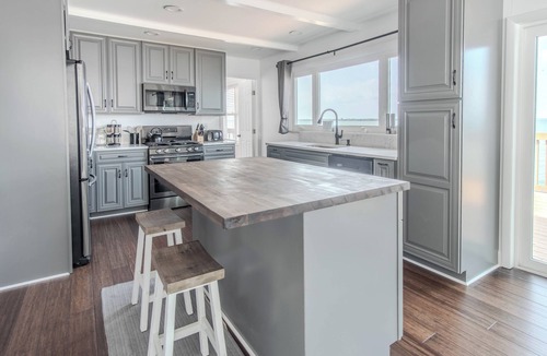 Dexter House | Tranquil 4 Bedroom Lake House on Guffin Bay