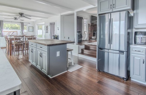 Dexter House | Tranquil 4 Bedroom Lake House on Guffin Bay