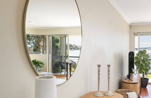 Sylvania Apartment | Tranquil 4-bedroom water view apartment