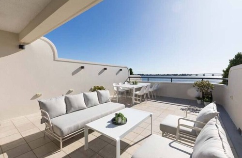 Sylvania Apartment | Tranquil 4-bedroom water view apartment