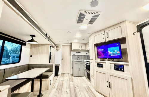 Bayside House | Tranquil 4person RV with A/C in Bayside, Great Fishing Spot