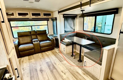 Bayside House | Tranquil 4person RV with A/C in Bayside, Great Fishing Spot