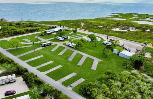 Bayside House | Tranquil 4person RV with A/C in Bayside, Great Fishing Spot