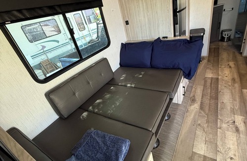 Bayside House | Tranquil 4person RV with A/C in Bayside, Great Fishing Spot