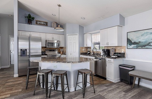 Jacarandas House | Tranquil 6-bedroom house with AC, heated pool, and plenty of space in Cape Coral