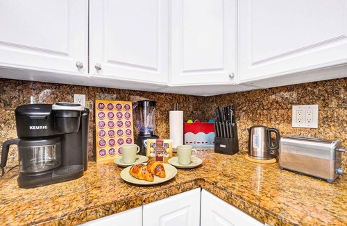 Oakland Park House | Tranquil 7BD Villa-Pool-BBQ