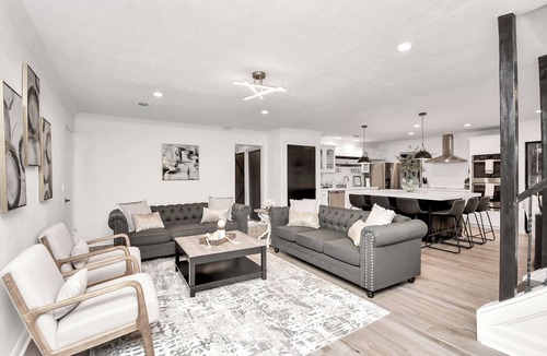 Atascocita House | Tranquil 8-Bedroom w Pool 30 Mins to Downtown SCL