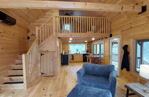 Ontario Cabin | Tranquil Amish-built cabin near Wildcat State Park