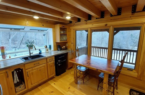 Ontario Cabin | Tranquil Amish-built cabin near Wildcat State Park
