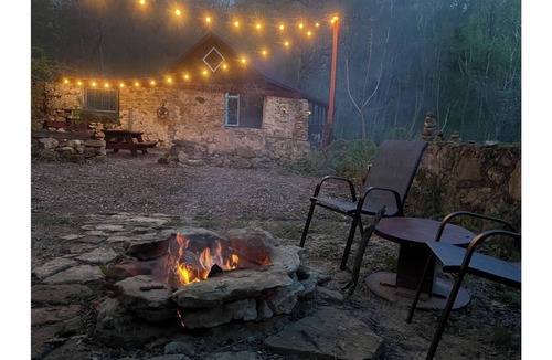 Ontario Cabin | Tranquil Amish-built cabin near Wildcat State Park