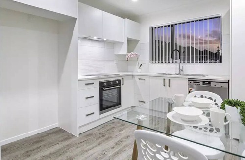 Otahuhu House | Tranquil and Central by Sylvia Park