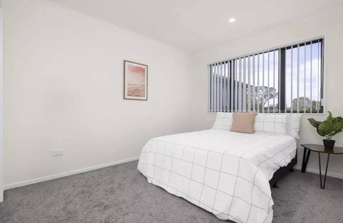 Otahuhu House | Tranquil and Central by Sylvia Park