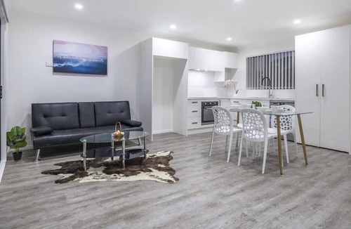 Otahuhu House | Tranquil and Central by Sylvia Park