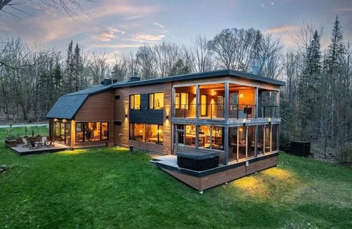 Eastman House | Tranquil and luminous forest retreat with swimming pond and spa!