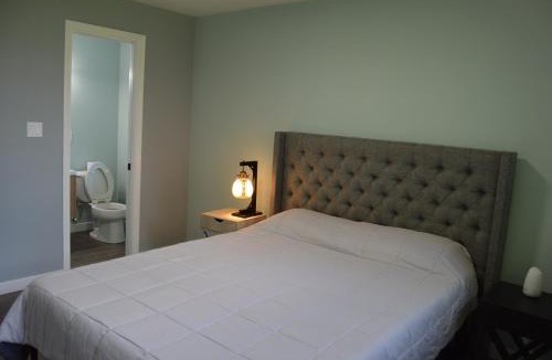 Kenmore Apartment | Tranquil and Modern Home 3br