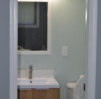 Kenmore Apartment | Tranquil and Modern Home 3br