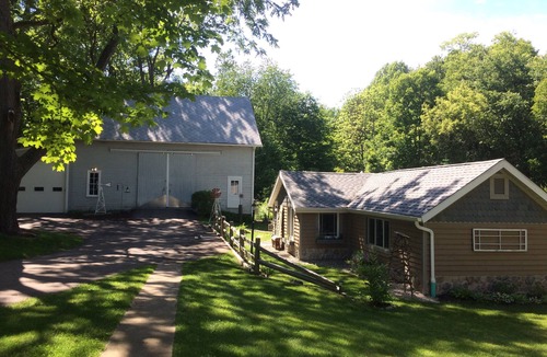 South Haven Cottage | Tranquil and Spacious Cottage close to South Haven Beaches and Downtown