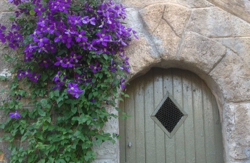 Causses-et-Veyran Apartment | Tranquil apartment with pool and beautiful garden