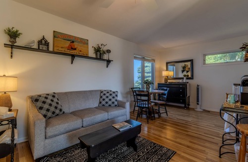 Empire Apartment | Tranquil beachfront studio at Sunset Suite