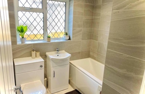 Bridge House | Tranquil Bridge Escape