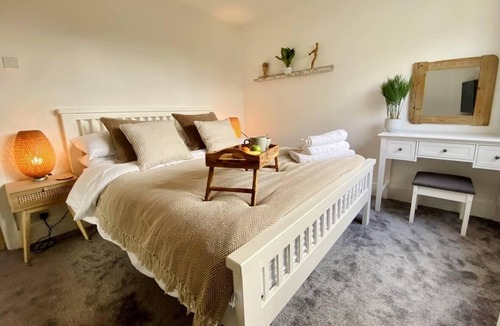 Bridge House | Tranquil Bridge Escape