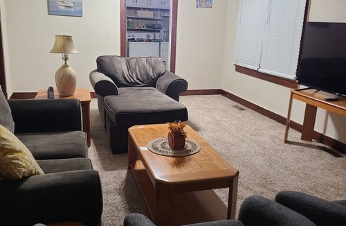 Stockton House | Tranquil bungalow close to Stockton Lake