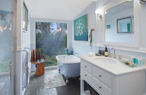 Titirangi House | Tranquil Bush Haven | Gardens - Bayview | WiFi