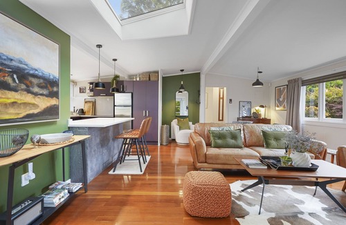 Titirangi Apartment | Tranquil Bush Haven - Gardens - Bayview