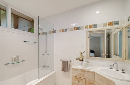 Sydney House | Tranquil Bush Retreat with Pool